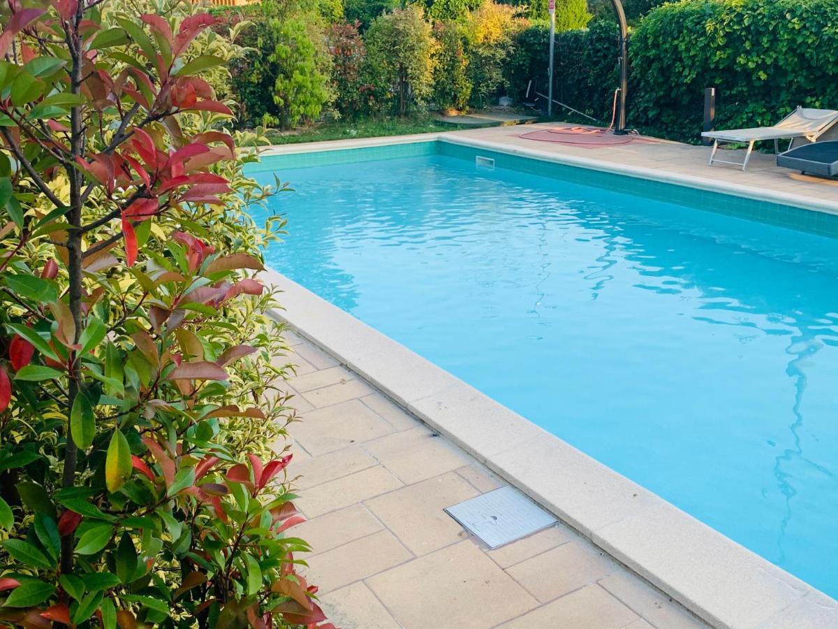 Charming Attic Apartment With Balcony & Swimming Pool เดเซนซาโนเดลการ์ดา ภายนอก รูปภาพ