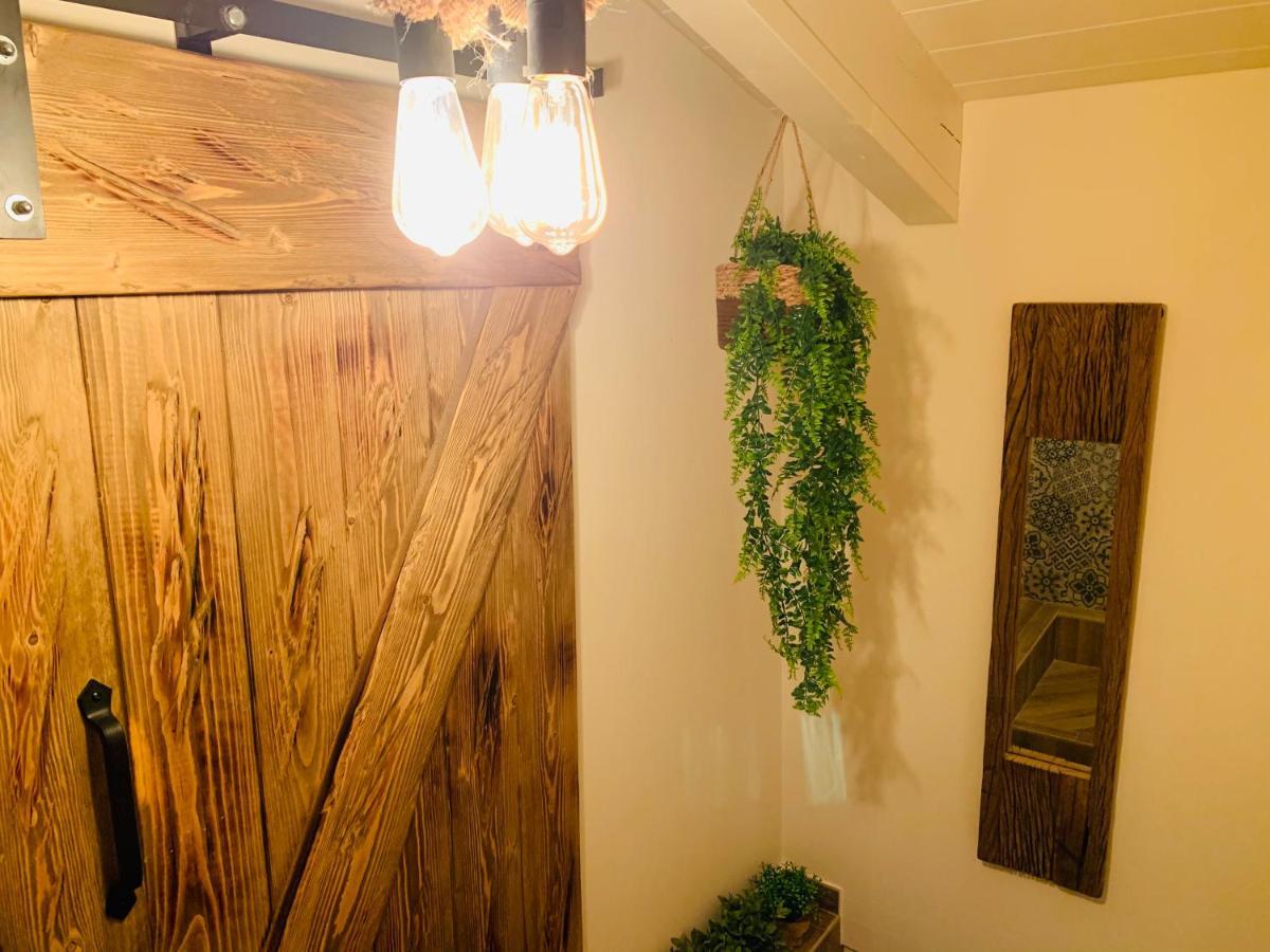 Charming Attic Apartment With Balcony & Swimming Pool เดเซนซาโนเดลการ์ดา ภายนอก รูปภาพ