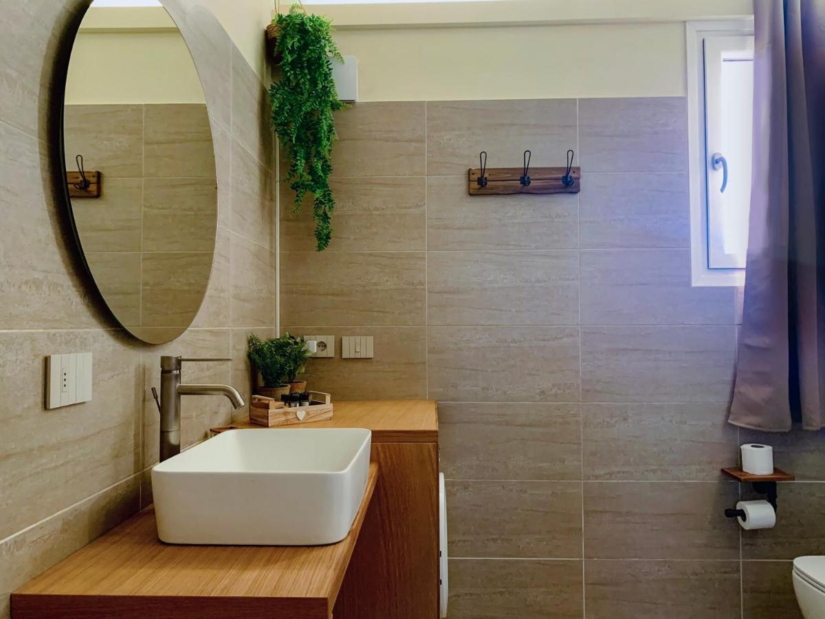 Charming Attic Apartment With Balcony & Swimming Pool เดเซนซาโนเดลการ์ดา ภายนอก รูปภาพ