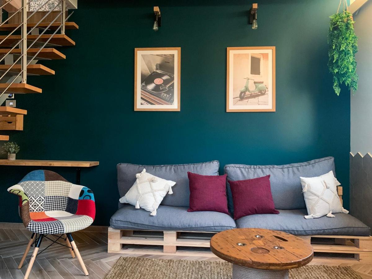 Charming Attic Apartment With Balcony & Swimming Pool เดเซนซาโนเดลการ์ดา ภายนอก รูปภาพ